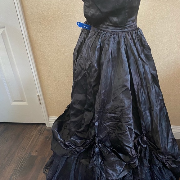SOLD!!!! Gorgeous vintage black strapless satin and lace full length Ballgown - Picture 2 of 13